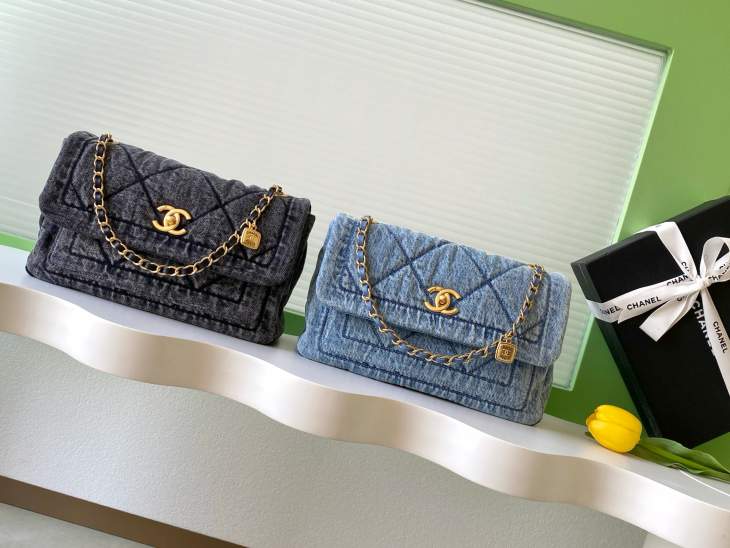 Picture of Chanel Handbags _SKUfw239840703fw